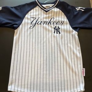 Ladies Yankees jersey